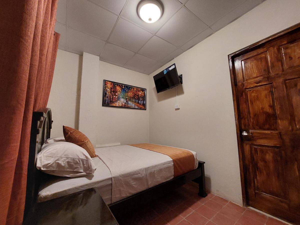 Hospedaje Los Lirios Chitré Εξωτερικό φωτογραφία