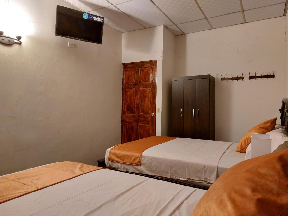 Hospedaje Los Lirios Chitré Εξωτερικό φωτογραφία
